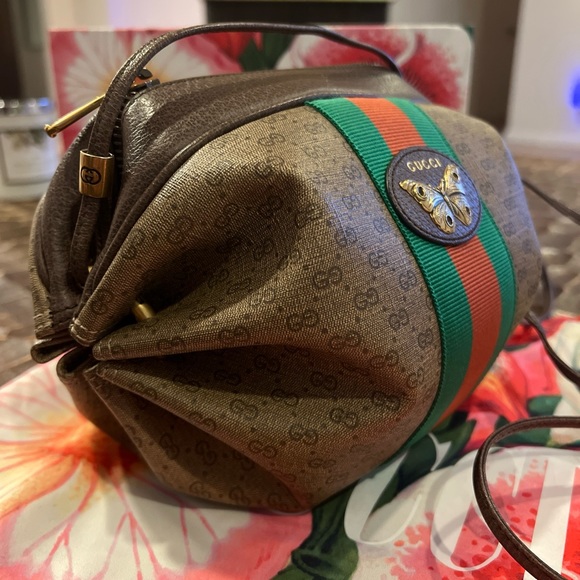 Vintage Gucci 2019 GG Supreme Butterfly Crossbody - Picture 5 of 6